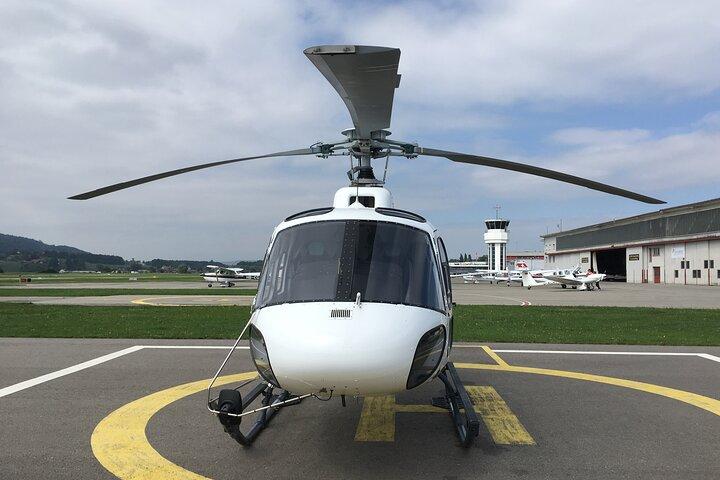Vol privé en hélicoptère vers le Stockhorn, avec vue sur les Alpes suisses.