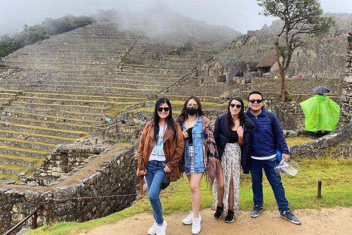 Tour Guiado de 2 Días a Valle Sagrado y Machu Picchu en Tren