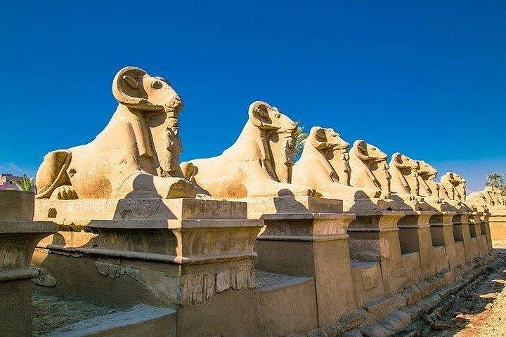 （カイロから飛行機でアスワン＆ルクソール2泊旅行パッケージ）