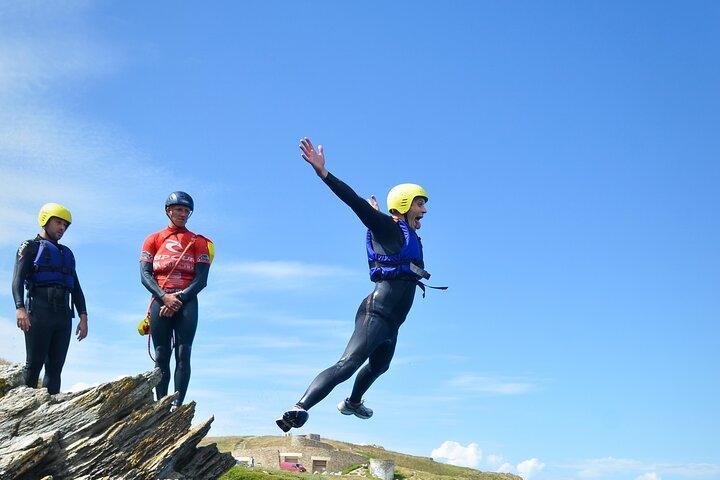 Expérience de coasteering à Newquay