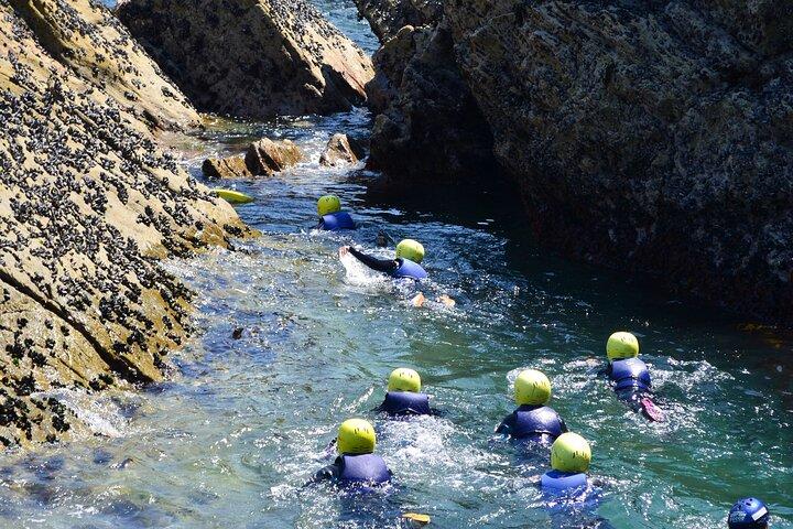 Expérience de coasteering à Newquay