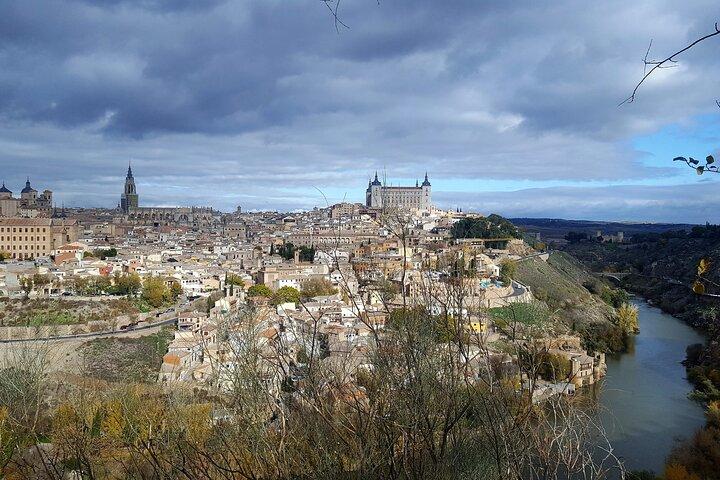 Visita guiada privada de día completo desde Madrid a Toledo en un vehículo de lujo