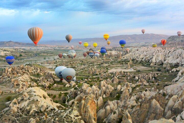 Tour rosso della Cappadocia con Guida locale e piccolo gruppo