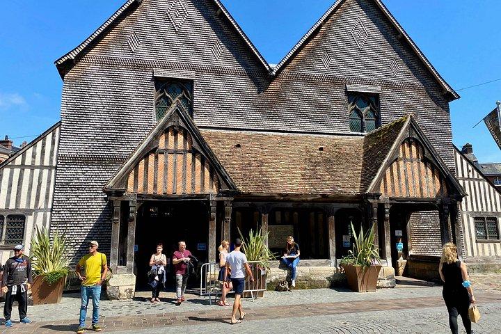 メルセデスで行くパリ発モン・サン・ミシェル、オンフルールのプライベート旅行