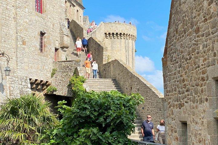メルセデスで行くパリ発モン・サン・ミシェル、オンフルールのプライベート旅行