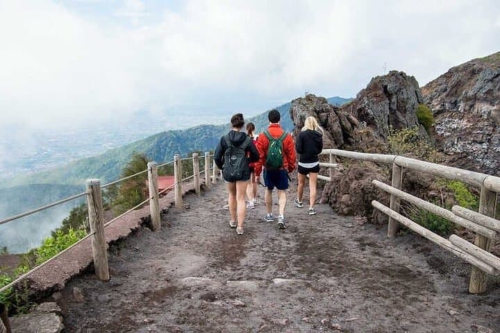 Visit Mt Vesuvius & Pompei all inclusive