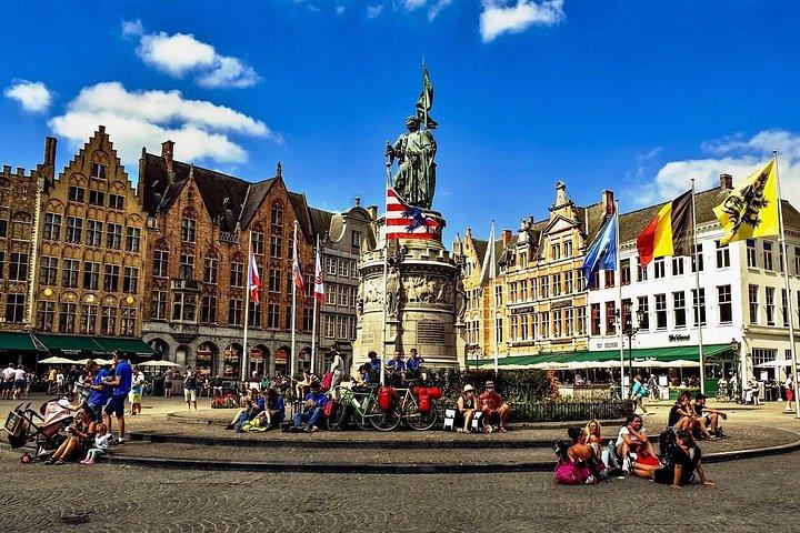 ブルージュのハイライト、ボート、ビール、チョコレートを楽しむパリからの日帰り旅行
