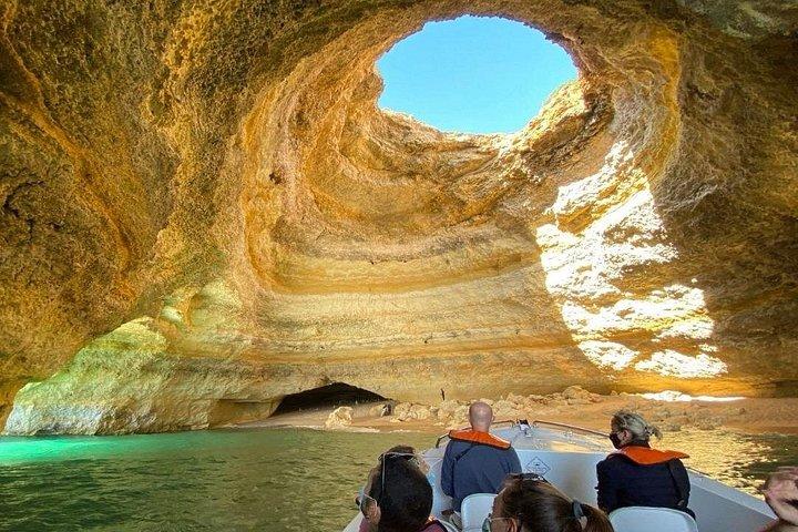 Boat tour Benagil Caves