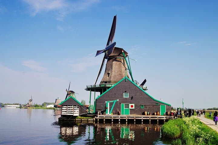 Private Day Trip to Keukenhof and Zaanse Schans