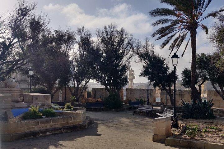 Exploring Marsaxlokk, Blue Grotto and Malta best sights!