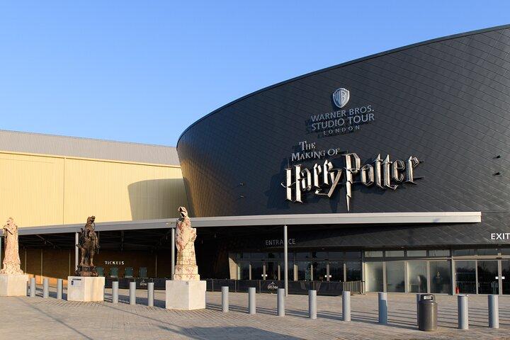ロンドン発の高級交通機関付きワーナーブラザーズスタジオハリーポッターツアー
