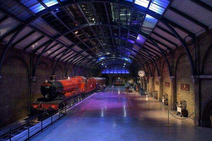 ロンドン発の高級交通機関付きワーナーブラザーズスタジオハリーポッターツアー