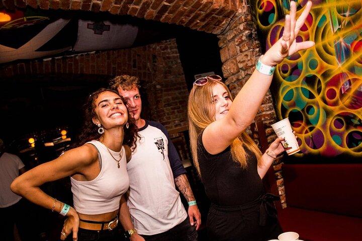 Boleto ilimitado de Beer Pong con cerveza checa
