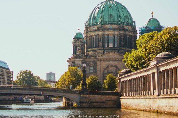 スパイ博物館のチケットを持つ家族のためのベルリン：プライベートツアー