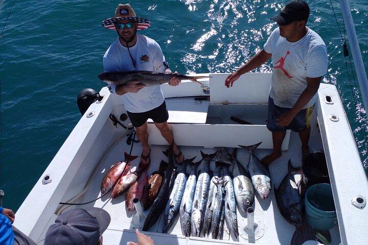 釣りをしないなら釣りをしないなら釣りをチャーターするバートラム31ft 6人