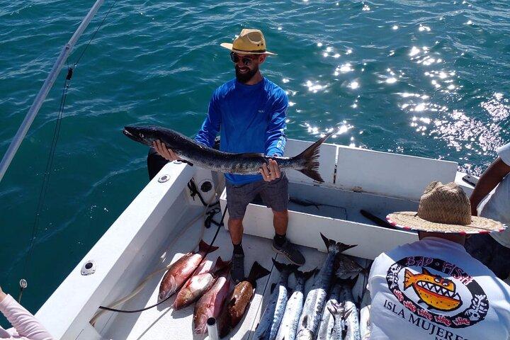 釣りをしないなら釣りをしないなら釣りをチャーターするバートラム31ft 6人