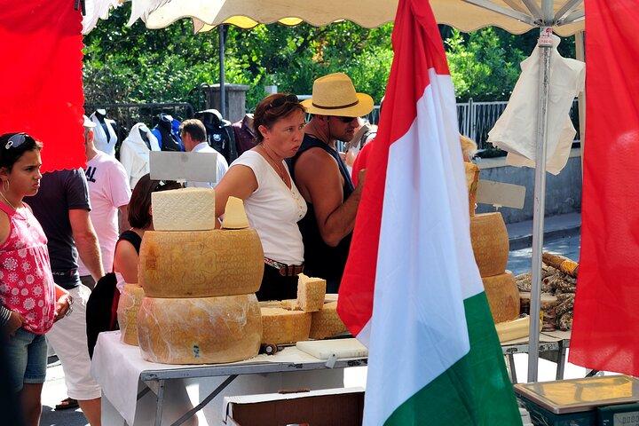 Tour di un'intera giornata al mercato italiano e Dolceacqua da Nizza per piccoli gruppi
