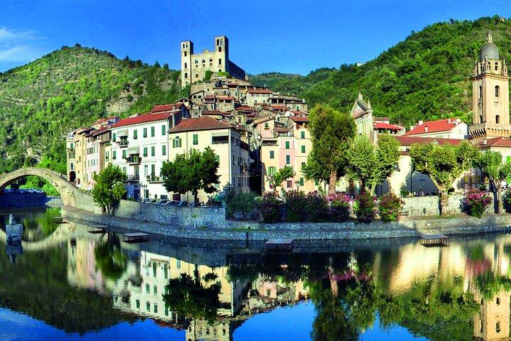 Tour di un'intera giornata al mercato italiano e Dolceacqua da Nizza per piccoli gruppi