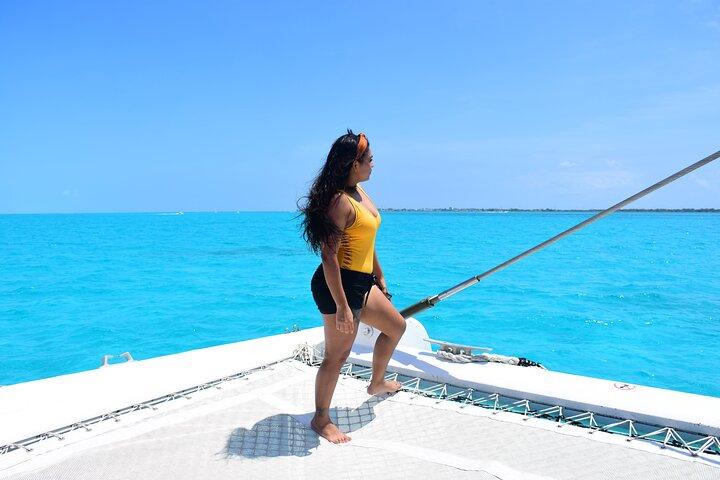 Tour in catamarano Isla Mujeres con open bar