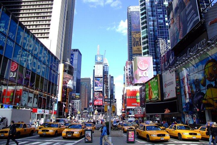Trasferimento privato di andata e ritorno all'aeroporto JFK di New York in SUV di lusso