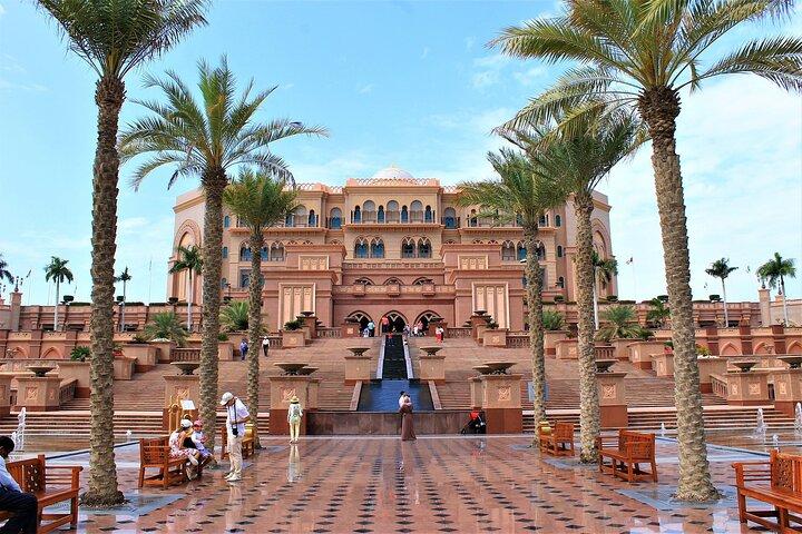 Tour privato della città di Abu Dhabi con pranzo a buffet