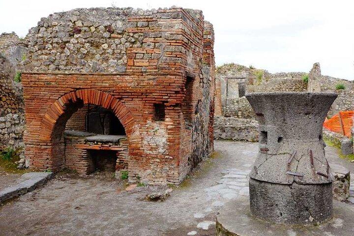 The beautiful Pompeii, two-hour tour to discover the hidden places of the city