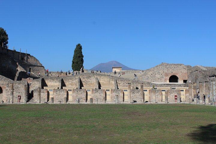 The beautiful Pompeii, two-hour tour to discover the hidden places of the city