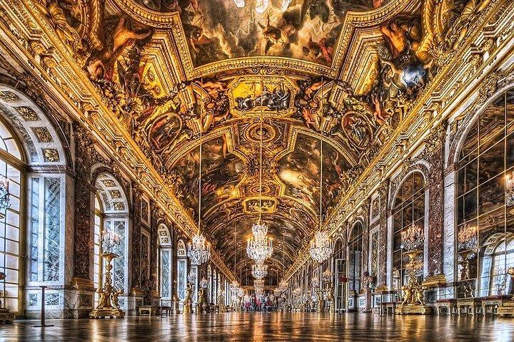 VERSAILLES CASTLEヴァンのパリからのプライベート往復送迎