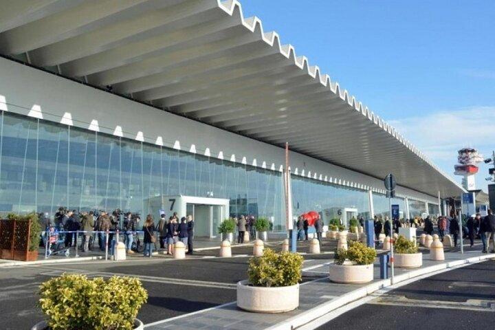 Traslado desde el aeropuerto de Venecia al lago de Garda con conductor privado