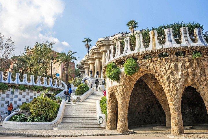プライベート バンでのバルセロナ空港 BCN 往復送迎