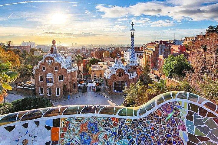 プライベート バンでのバルセロナ空港 BCN 往復送迎
