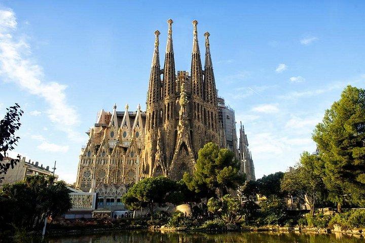 プライベート バンでのバルセロナ空港 BCN 往復送迎