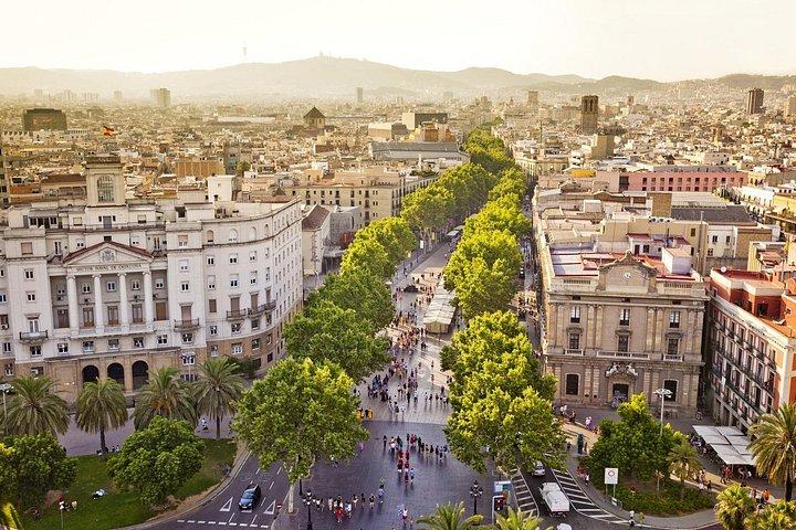 プライベート バンでのバルセロナ空港 BCN 往復送迎