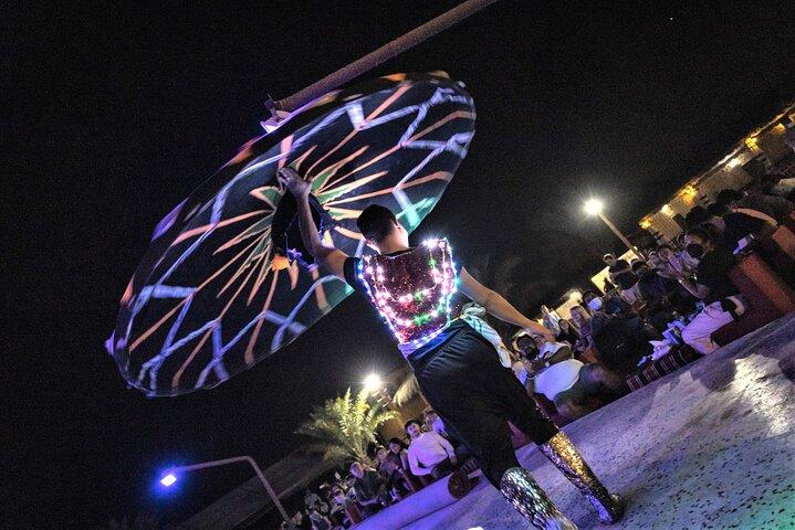 Dubai Red Dunes mit Sandboarding, Kamelritt, Falcon und VIP-Camp