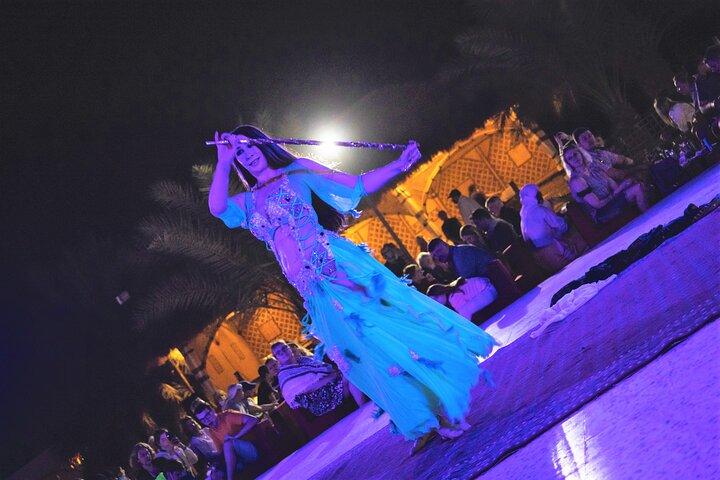 Dubai Red Dunes mit Sandboarding, Kamelritt, Falcon und VIP-Camp