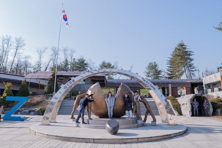 限定プライベート DMZ ツアー & 戦争記念館または吊り橋 (ショッピングなし)