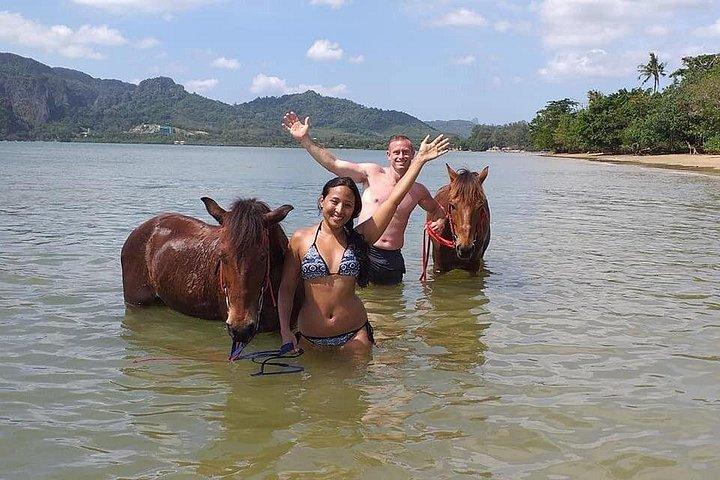 Krabi: Sunset Beachfront Horse Ride with Barbecue Dinner