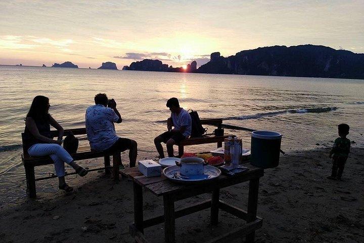 Krabi: Sunset Beachfront Horse Ride with Barbecue Dinner
