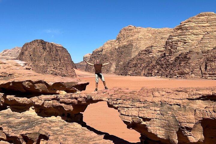 Wadi Rum 4x4 de meio dia e passeio de camelo