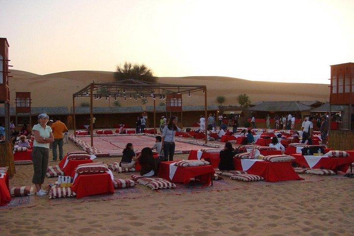 ドバイ赤砂丘サファリ、ATV、ラクダ乗り、デザートキャンプでのBBQ