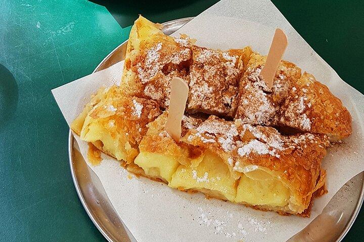 市場での伝統的な朝食（オリーブオイルと蜂蜜の試飲付き）
