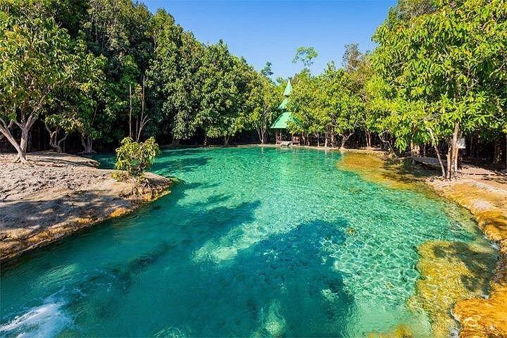 KRABI: ジャングルツアー（エメラルドプール-温泉-滝）ランチ付き
