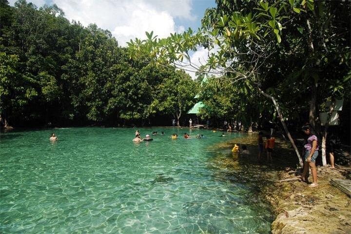 KRABI: ジャングルツアー（エメラルドプール-温泉-滝）ランチ付き