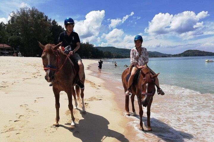 Reiten am Strand in Phuket