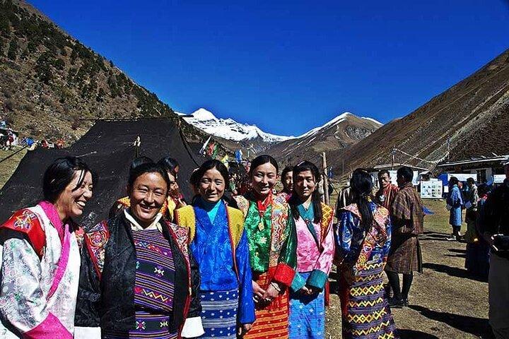 12 días de Jomolhari Trekking & Mountain Festival Tour en Bután