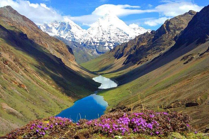 12 días de Jomolhari Trekking & Mountain Festival Tour en Bután