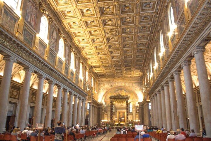 聖マリア大聖堂と聖プラクセデス大聖堂を含むローマの中世モザイク ツアー