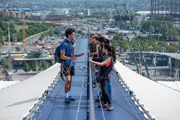 Up at The O2 : パノラマビューのガイド付きデイタイムクライム