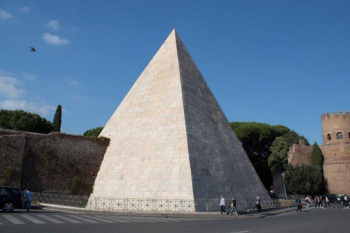 ケスティウスのピラミッド、古代都市の城壁と門を含むテスタッチョのアートとフード ツアー