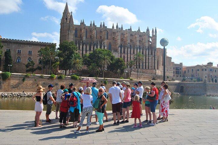 Percorso guidato e visita alla Cattedrale di Palma (2h)
